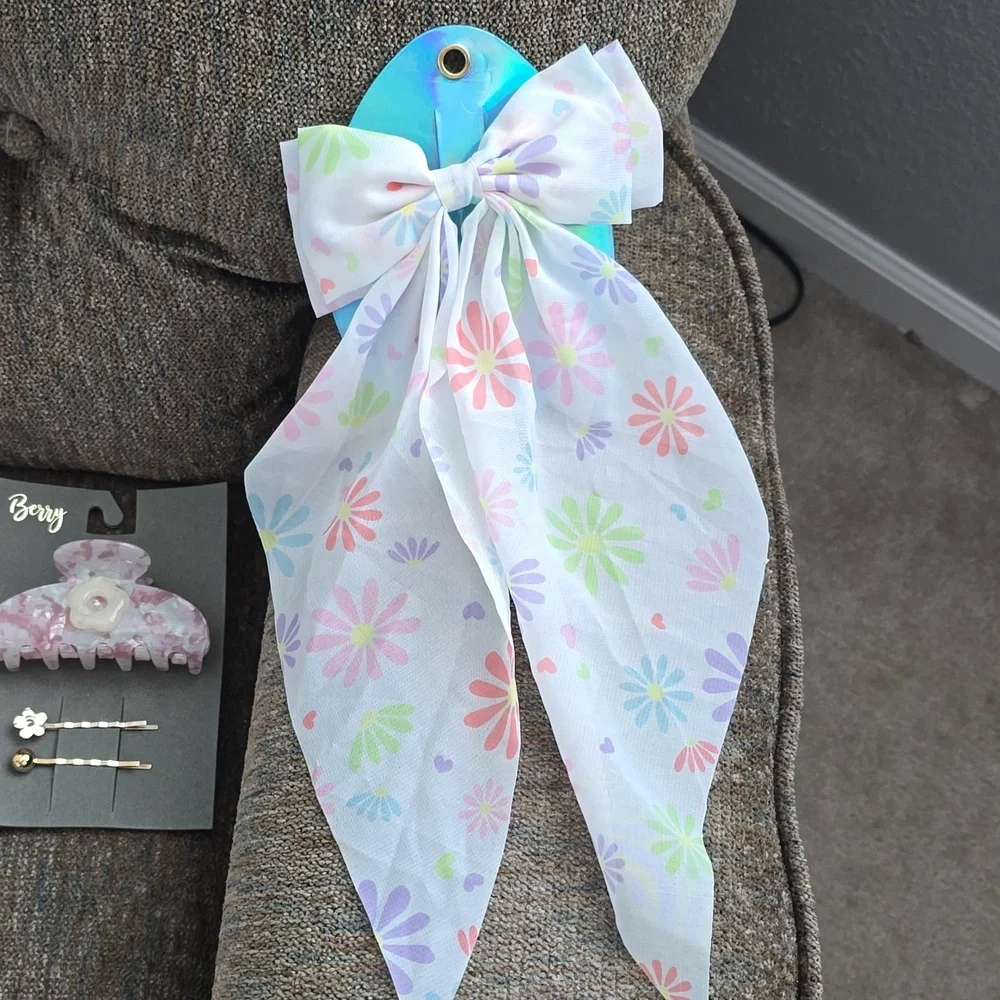 Nordstrom Couture Pink and White Hair Clips